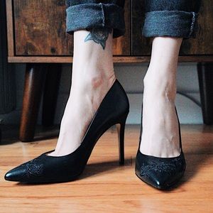Black Pumps!